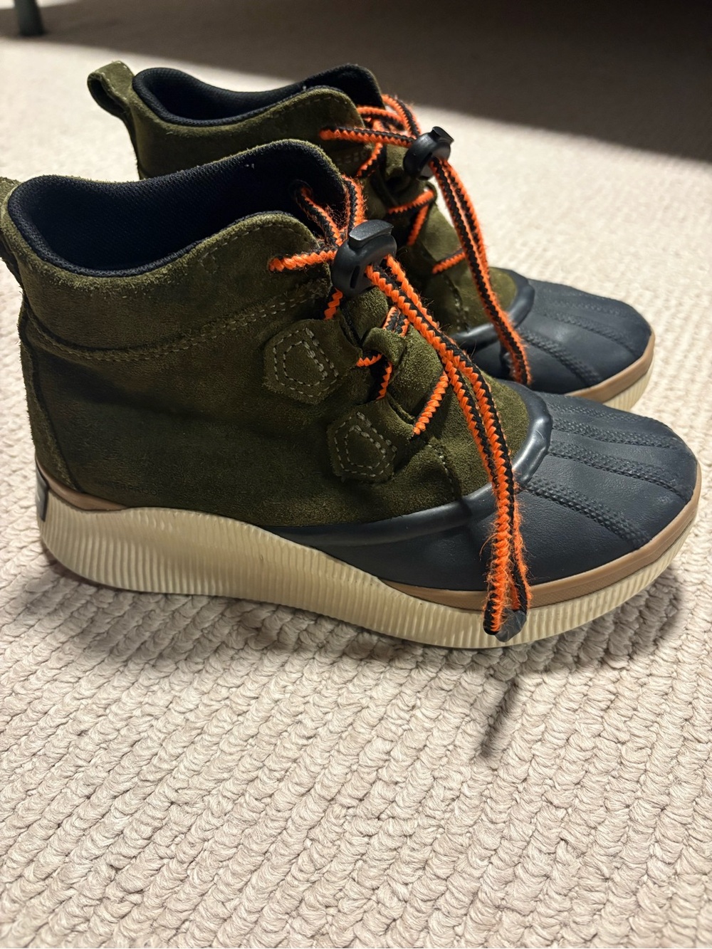 Kids Sorel Olive Green & Black Waterproof Boots with Orange Laces Size 5